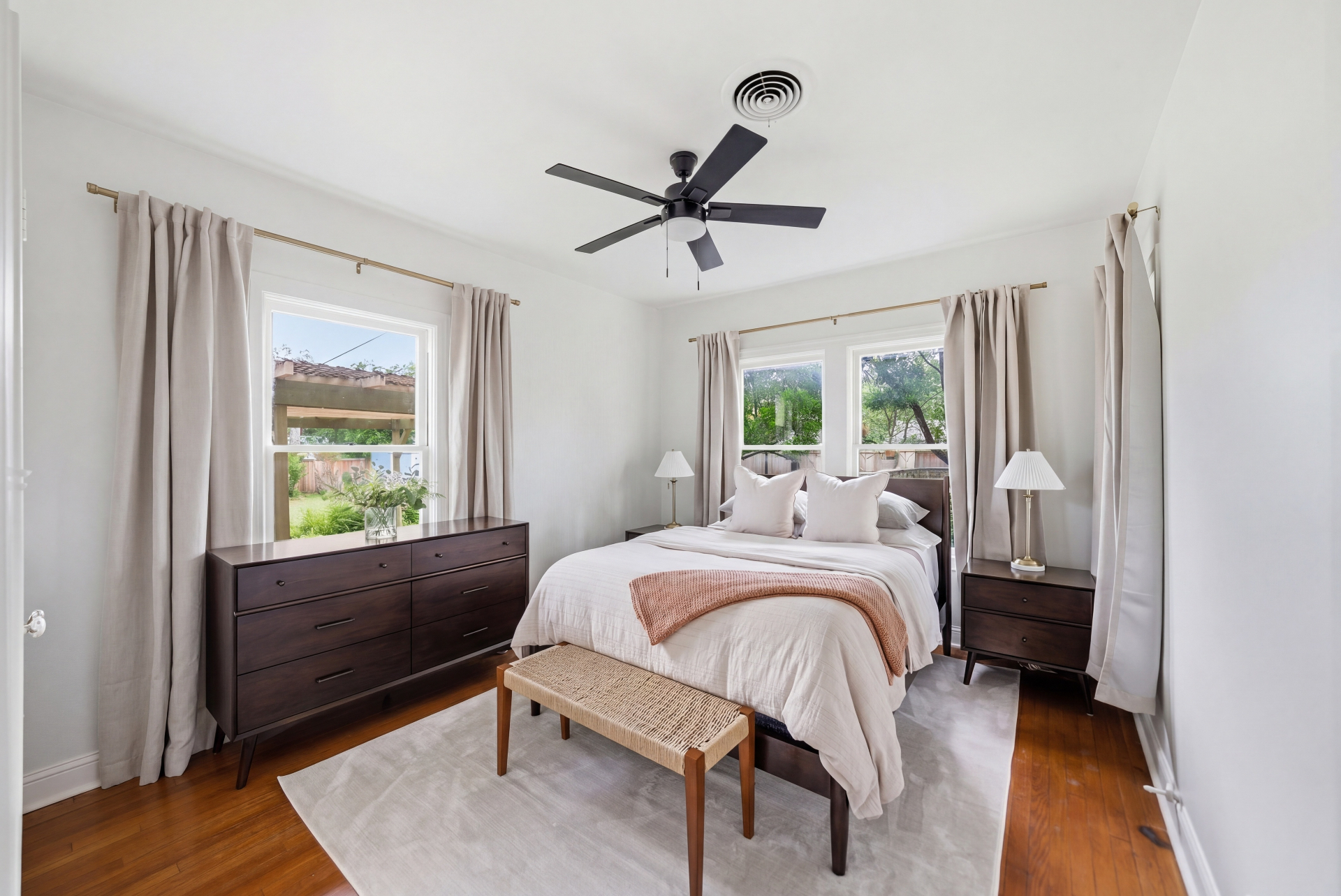 Primary bedroom with king bed and garden-facing windows at Casa Thorman